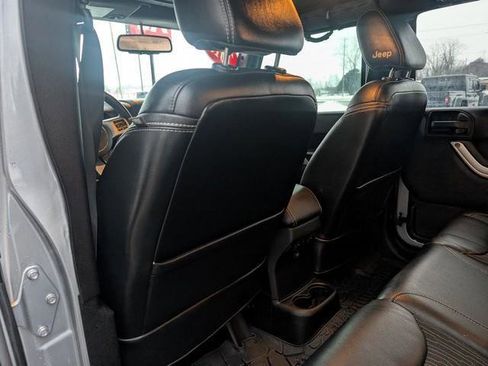 Used 2015 Jeep Wrangler Unlimited Sport image 3
