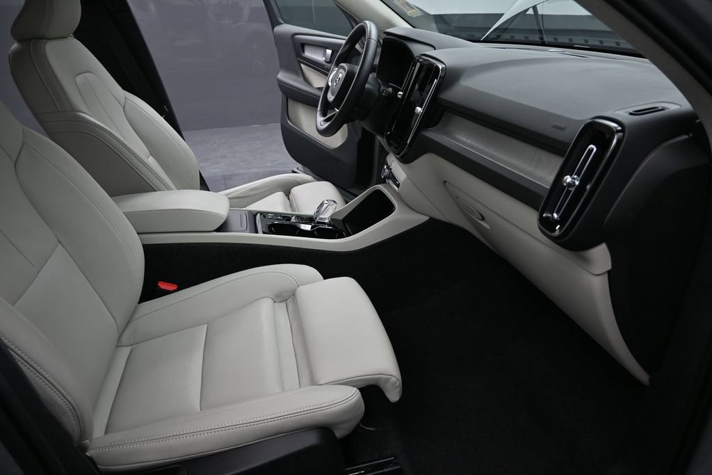 Used 2026 Volvo XC40 B5 Plus AWD/4WD image 22