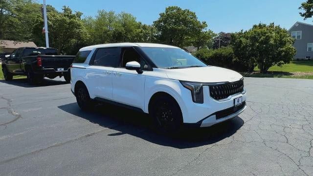 Used 2026 Kia Carnival FWD image 2