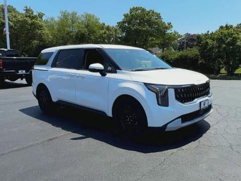 Used 2026 Kia Carnival FWD image 2