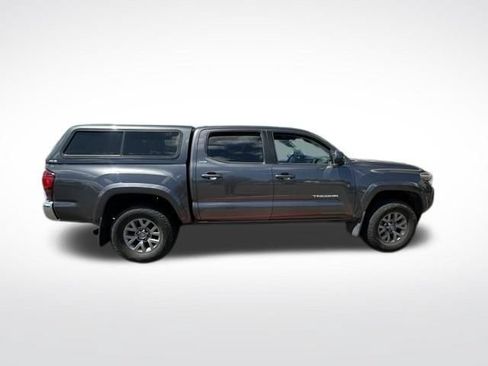 Used 2019 Toyota Tacoma SR5 RWD image 2