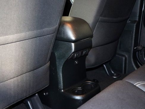 Used 2017 Jeep Wrangler Unlimited Sahara w/ Connectivity Group image 15