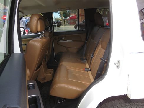 Used 2012 Jeep Liberty Limited AWD/4WD image 19
