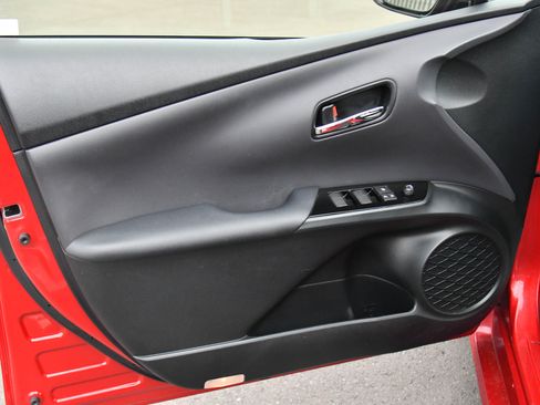 Used 2021 Toyota Prius LE image 13