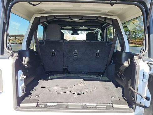 Used 2025 Jeep Wrangler Unlimited Rubicon image 16