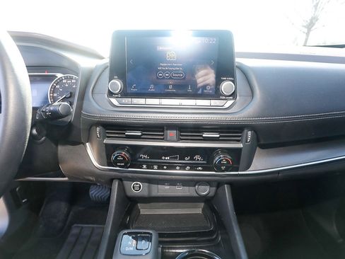 Used 2023 Nissan Rogue SV image 15