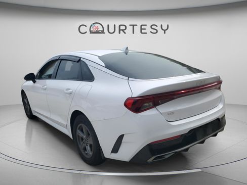 Used 2023 Kia K5 LXS FWD image 2