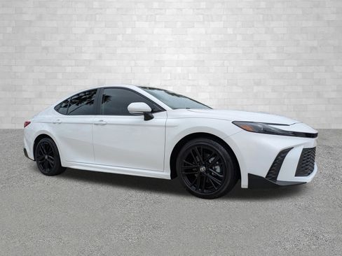 Used 2025 Toyota Camry SE w/ Convenience Package FWD image 1