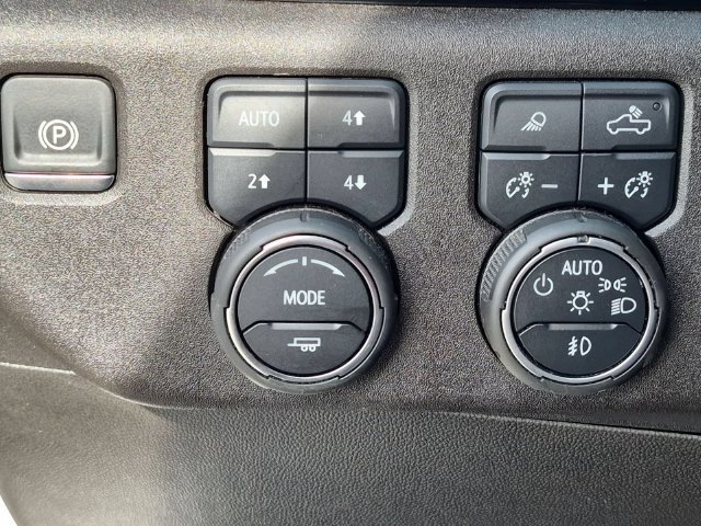 Used 2024 Chevrolet Silverado 1500 High Country AWD/4WD image 17