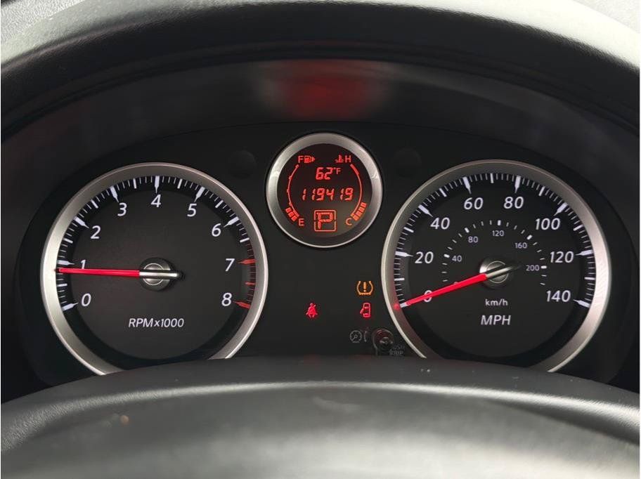 Used 2011 Nissan Sentra 2.0 SR w/ Moonroof Pkg FWD image 15