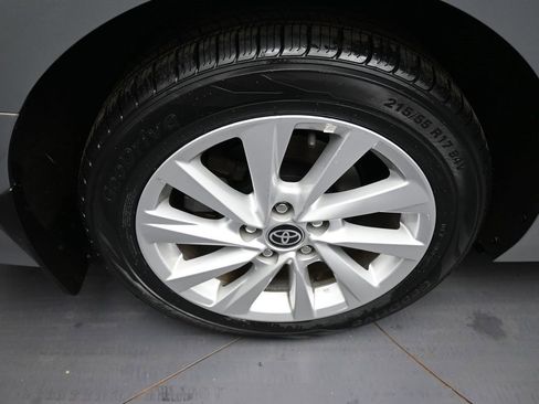 Used 2021 Toyota Camry LE image 12