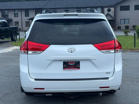 Used 2013 Toyota Sienna XLE FWD image 7