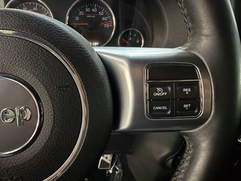 Used 2015 Jeep Wrangler Unlimited Rubicon AWD/4WD image 24