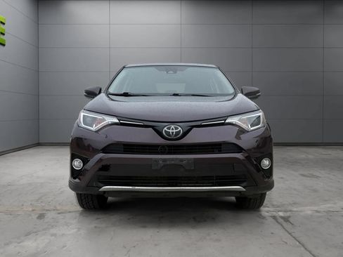 Used 2018 Toyota RAV4 XLE AWD/4WD image 2