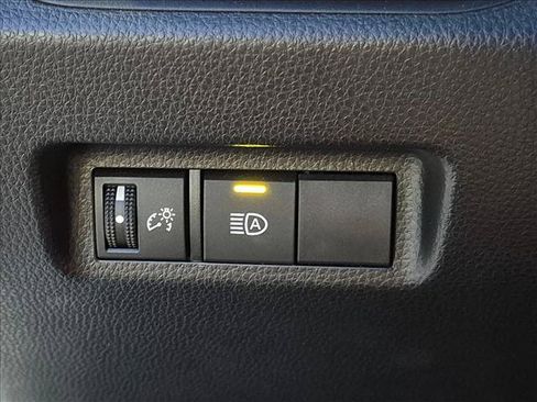 Used 2020 Toyota RAV4 LE FWD image 13
