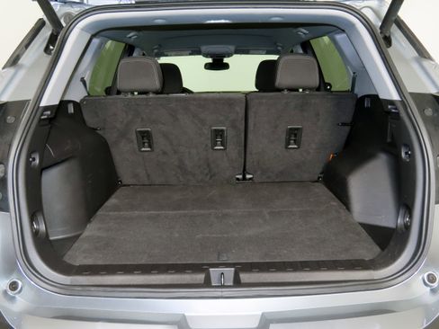 Used 2023 GMC Terrain SLE w/ Driver Convenience Package image 25