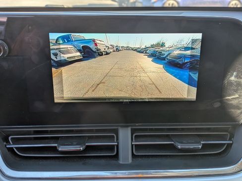 Used 2025 Chevrolet Trax LT w/ LT Convenience Package image 28