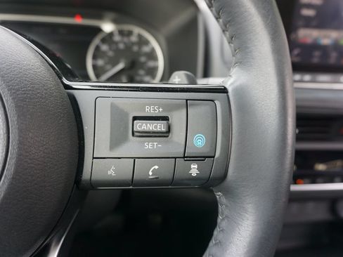 Used 2023 Nissan Rogue SV w/ SV Premium B Package FWD image 9