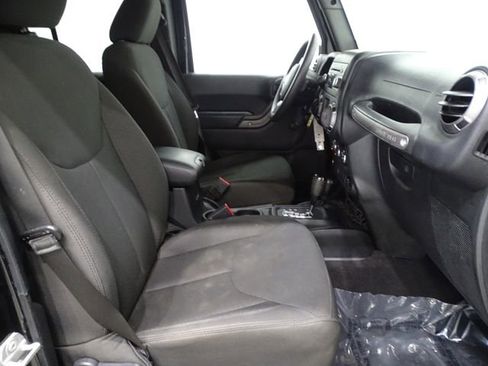 Used 2018 Jeep Wrangler Unlimited Sport image 13