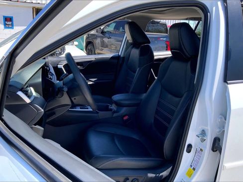 Used 2023 Toyota RAV4 XLE Premium image 8