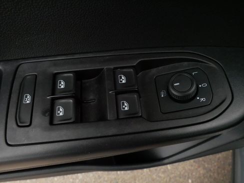 Used 2024 Volkswagen Taos SE image 19