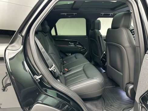 Used 2025 Land Rover Range Rover Sport image 5