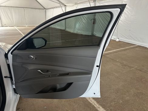 Used 2025 Hyundai Elantra Sport FWD image 18