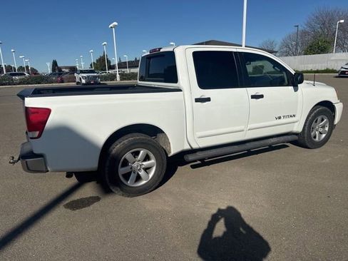 Used 2014 Nissan Titan SV w/ SV Value Truck Package image 6