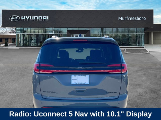 Used 2025 Chrysler Pacifica Limited FWD image 7