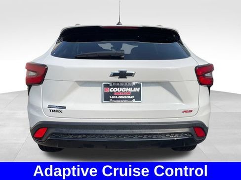 Used 2024 Chevrolet Trax RS w/ Sunroof Package FWD image 4