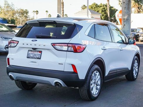 Used 2021 Ford Escape SE image 11