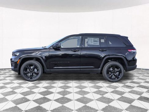New 2025 Jeep Grand Cherokee Altitude image 12