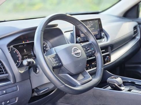 Used 2025 Nissan Rogue SV FWD image 12