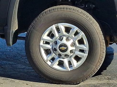 Used 2024 Chevrolet Silverado 2500 LT image 9