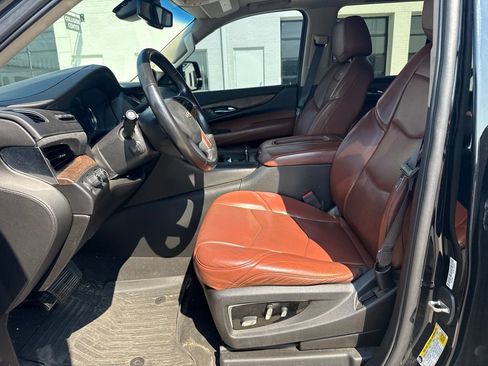 Used 2016 Cadillac Escalade Luxury AWD/4WD image 9