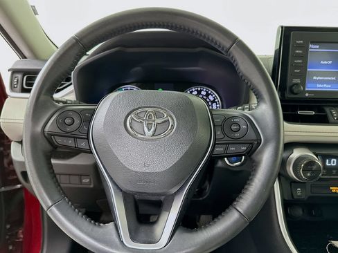 Used 2022 Toyota RAV4 XLE Premium AWD/4WD image 18