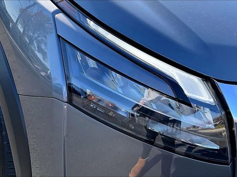 Used 2025 Nissan Pathfinder SV image 27