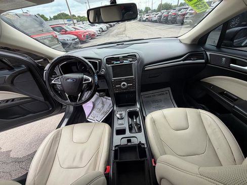 Used 2017 Ford Fusion Titanium FWD image 18