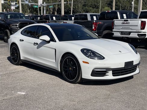 Used 2018 Porsche Panamera 4 image 10