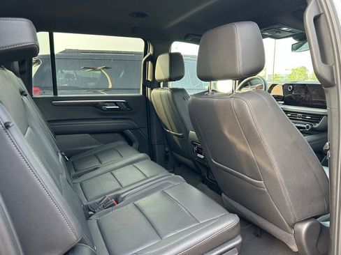 Used 2025 Chevrolet Suburban Z71 AWD/4WD image 4