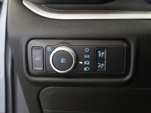Used 2021 Ford Explorer XLT w/ Equipment Group 202A RWD image 11