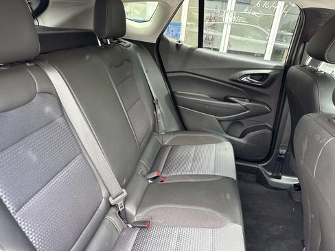 Used 2025 Chevrolet Trax LT FWD image 10