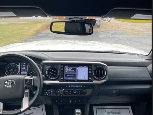 Used 2023 Toyota Tacoma Limited image 15