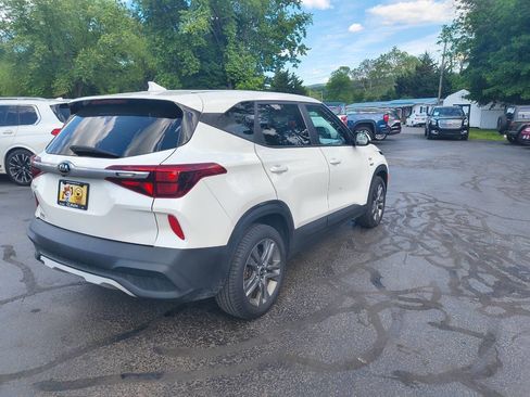 Used 2021 Kia Seltos LX AWD/4WD image 11