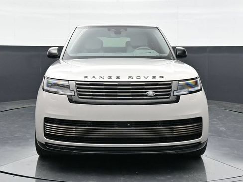 Used 2025 Land Rover Range Rover SV AWD/4WD image 2