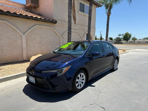 Used 2025 Toyota Corolla LE FWD image 1