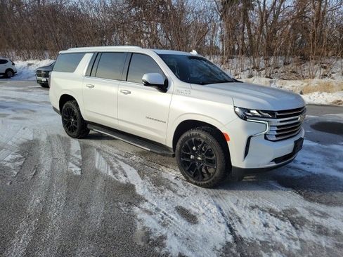 Used 2023 Chevrolet Suburban High Country image 31