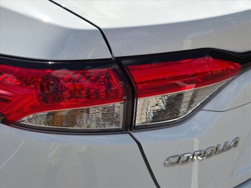 Used 2025 Toyota Corolla LE FWD image 14
