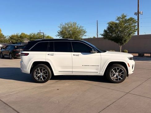 Used 2023 Jeep Grand Cherokee Summit AWD/4WD image 3