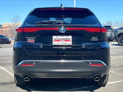 Used 2021 Toyota Venza XLE w/ Softex Package image 4